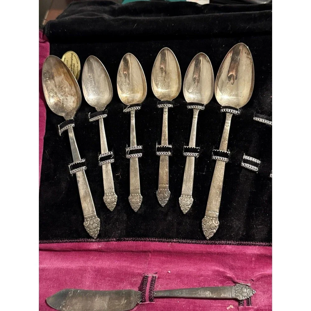 Oneida Community‎ The Finest Silver Plate Flatware Set ~ Floral Pattern ~ 27 Pc